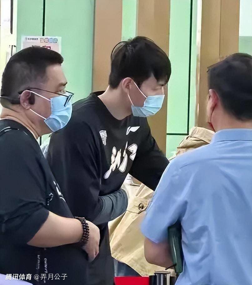 《全尤文》网站尤文跟队帕万的消息，尤文希望能够与队内后卫布雷默续约到2028年。